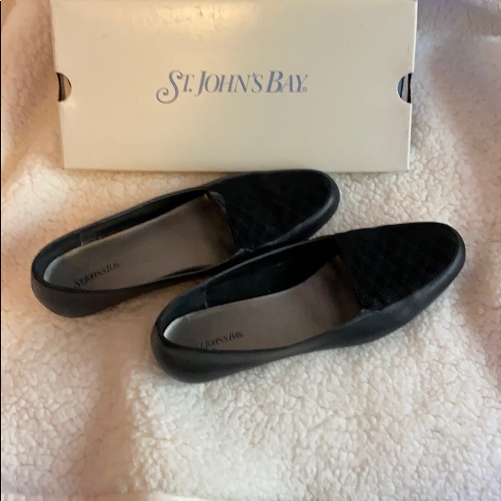 🌺5/$25 St. John’s Bay black flats size 8.5 B
